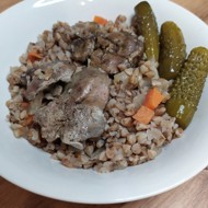 Гречка с куриной печенью и овощами