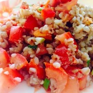 Гречка с помидорами и чесноком