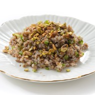 Гречка с сельдереем и фисташками