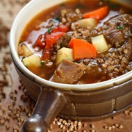 Гречка со свининой в горшочке