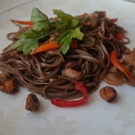 Гречневая лапша с морепродуктами