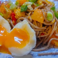 Гречневая лапша (соба) с сезонными овощами