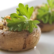 Грибы фаршированные рикоттой и луком