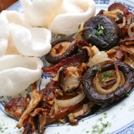 Грибы с ветчиной и имбирем