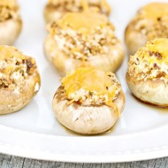 Грибные шляпки фаршированные сырно-мясной начинкой