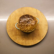 Грибное фрикасе под куполом из слоеного теста