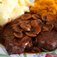 Грибное рагу с красным вином