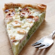 Грибной киш с беконом и артишоками