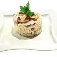 Грибной салат с ананасами