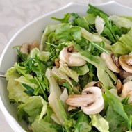 Грибной салат с латуком и тимьяном