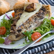 Грибной тарт с травами и грюйером