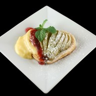 Груши в кампари с малиновым соусом и кремом из маскарпоне