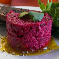 Грузинский салат из отварной свеклы с грецкими орехами и специями (Пхали из свеклы)