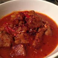 Гуляш из индейки с абрикосами