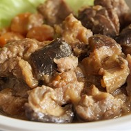 Гуляш с мясом и грибами