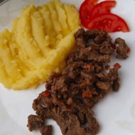 Гуляш говяжий с морковью