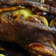 Гусь новогодний с яблоками и сухофруктами