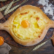 Хачапури по-аджарски на оливковом масле