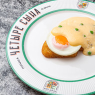 Хашбраун с яйцом и сырным муссом