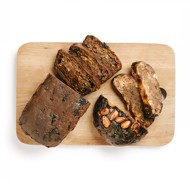 Хлеб из ореховой муки с сухофруктами