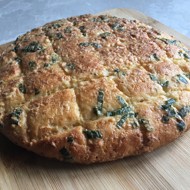 Хлеб с чесноком и луком