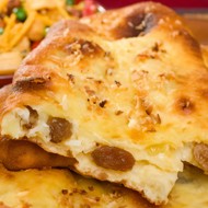 Хлеб с курагой и приправой