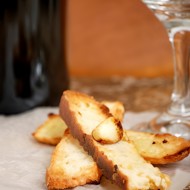 Хлеб с печеным чесноком