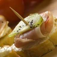 Хлебцы с киви и ветчиной