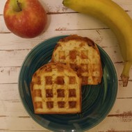 Простой горячий бутерброд в вафельнице