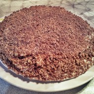 Холодный пряничный торт со сметанным кремом и бананами