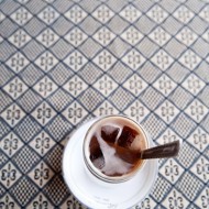 Холодный турецкий кофе с молоком и кардамоном