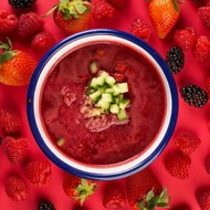 Холодный грузинский суп чриантели из вишни