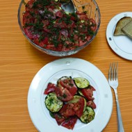 Холодный салат из кабачков и помидоров