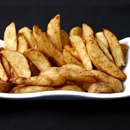 Хрустящие картофельные дольки в специях