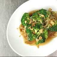 Хрустящая брокколи в устричном соусе