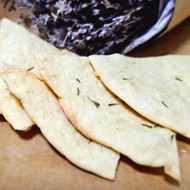 Хрустящая фокачча с розмарином