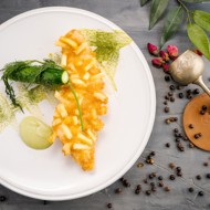 Хрустящий судак с огурцом