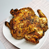 Хрустящая курочка на соли с чесночно-сметанным соусом