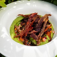 Хумус с сезонной зеленью