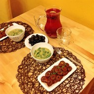 Индюшачьи сердца в соусе из копченой паприки с пюре из желтой чечевицы со шпинатом