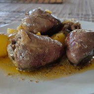 Индюшачьи сердечки с луком и картофелем