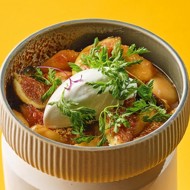 Инжир с персиками и ванильным мороженым