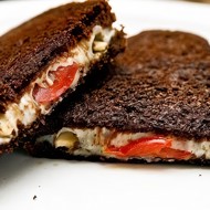 Итальянский бутерброд с сыром и грибами