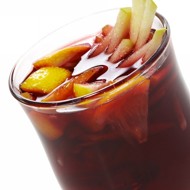 Яблочный глинтвейн с куантро, анисом, клюквой и корицей