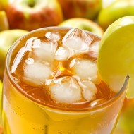 Яблочно-лимонный освежающий коктейль