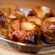 Яблоки, запеченные с вишневым джемом