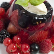 Ягоды в желе из шампанского