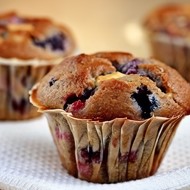 Ягодные кексы с белым шоколадом