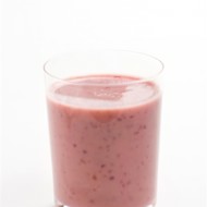 Ягодный холодник из кислого молока