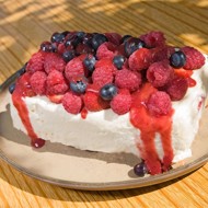 Ягодный пирог с сыром филадельфия